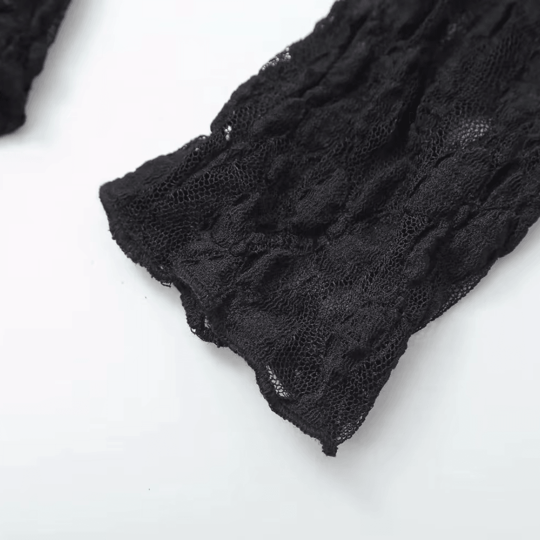 girlzhood Co-Ord Concretia schwarzer Spitzenstoff mit feiner Textur und transparentem Muster im Detail
