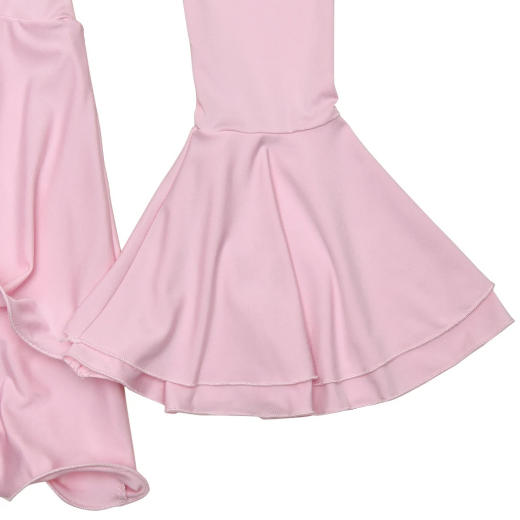 girlzhood Rüschenkleid Delarosa in zartem Rosa mit ausgestellten Trompetenärmeln und verspielten Volants