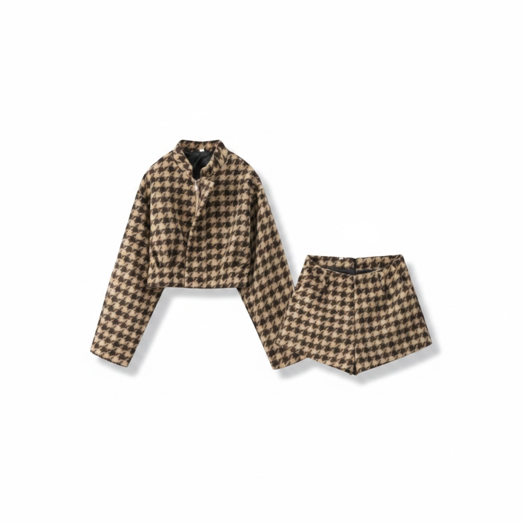 girlzhood Power Move Plaid Set mit braunem Hahnentrittmuster, bestehend aus Cropped Jacket und High-Waist-Shorts