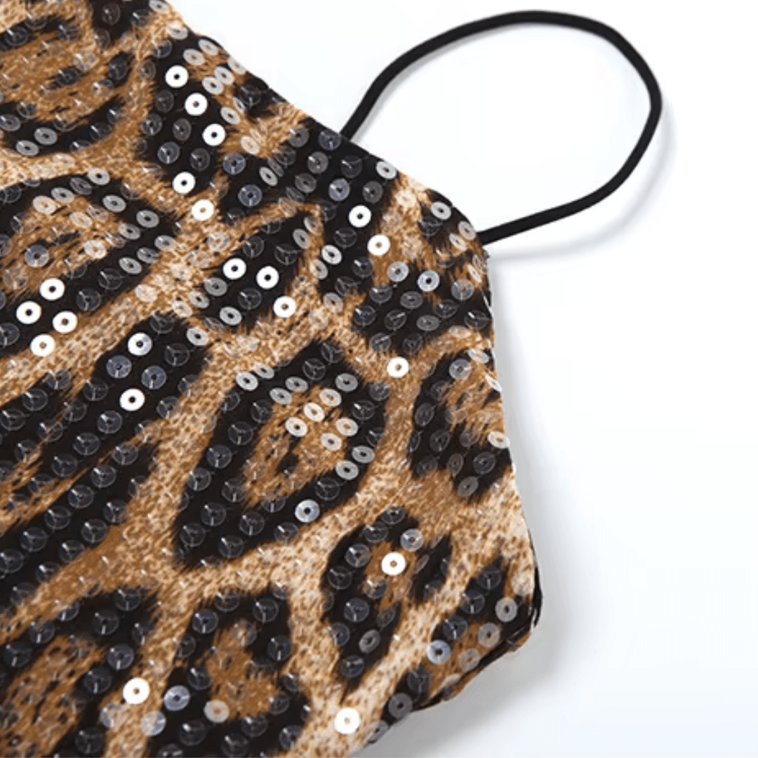 girlzhood Kleid Celestria mit Leopardenmuster und glitzernden Pailletten in einer figurbetonten Mini-Passform
