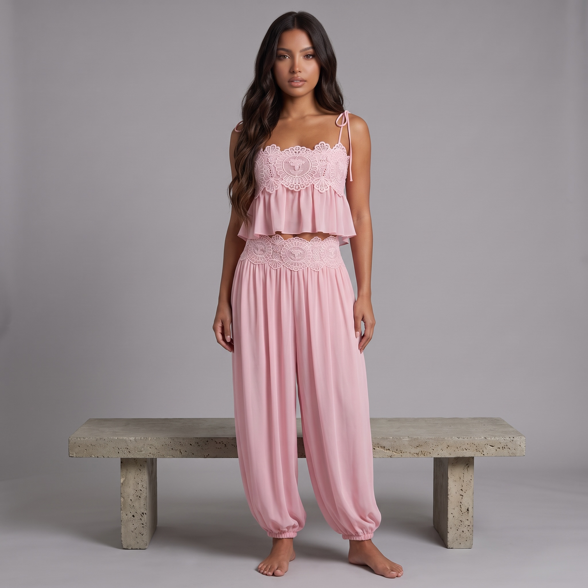 girlzhood Lilac Muse Zweiteiler in Flieder mit Spitzenbesatz, kurzem Top und weiter Hose im Boho-Stil