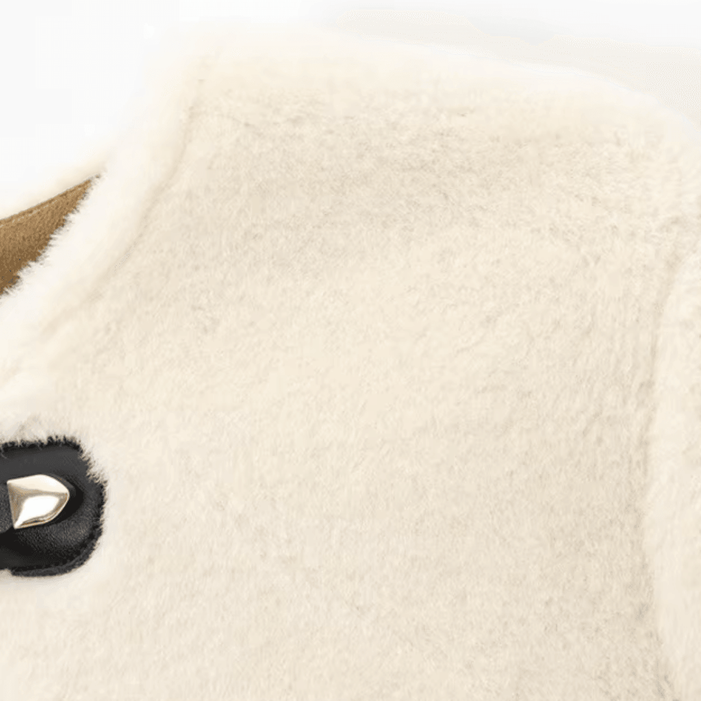 girlzhood Orelia Winterjacke in Creme mit weicher Textur und schwarzem Detail-Verschluss