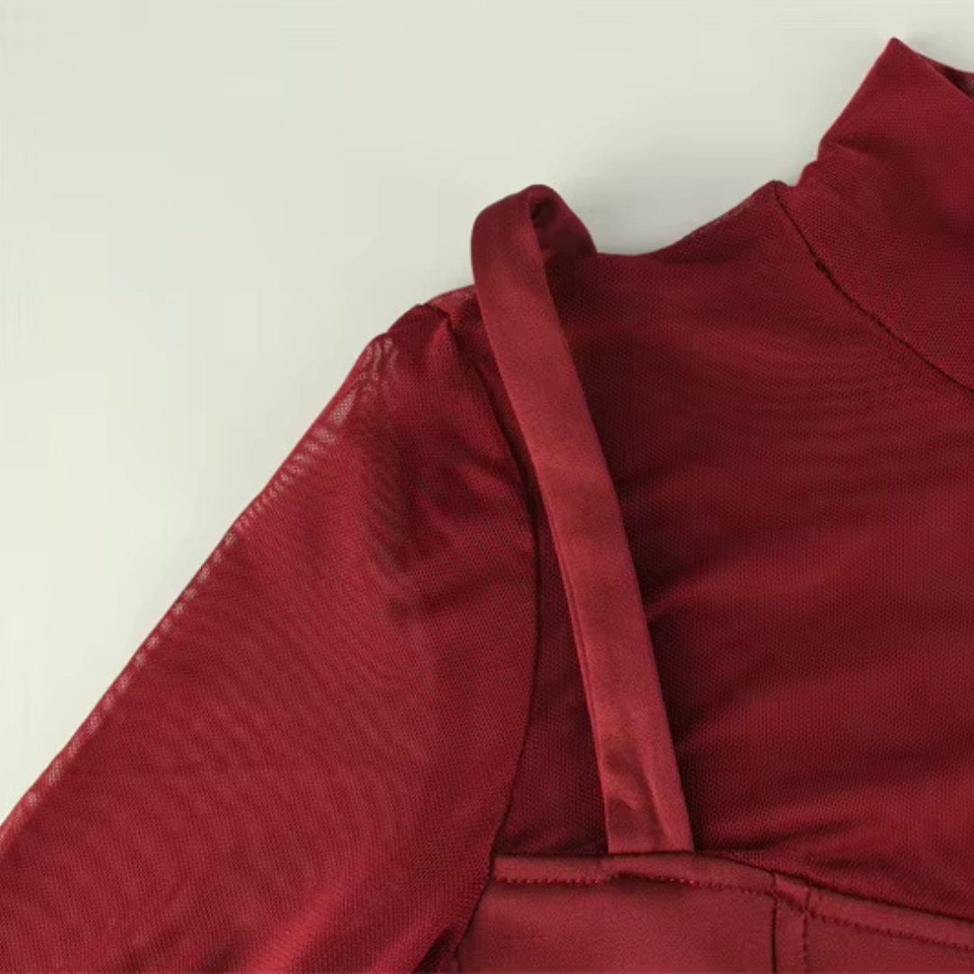 girlzhood Red Desire Minikleid in Bordeaux mit transparenten Mesh-Ärmeln und elegantem High-Neck-Ausschnitt