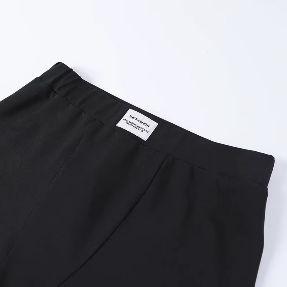 girlzhood schwarze High Waist Shorts aus elastischem Material mit Label-Detail am Bund