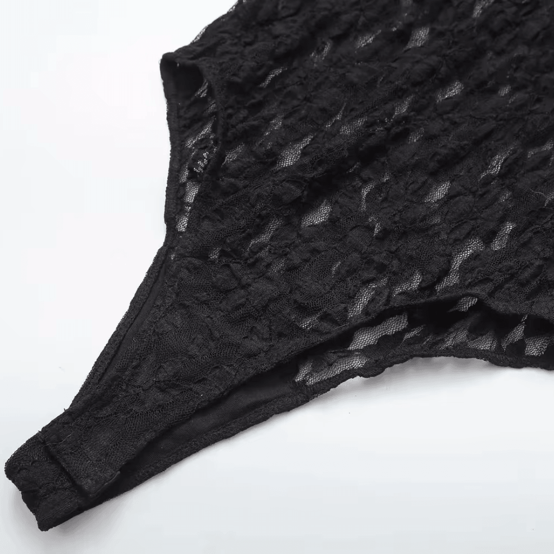 girlzhood schwarzer Spitzen-Bodysuit aus dem Co-Ord Concretia Set mit filigranem floralem Muster