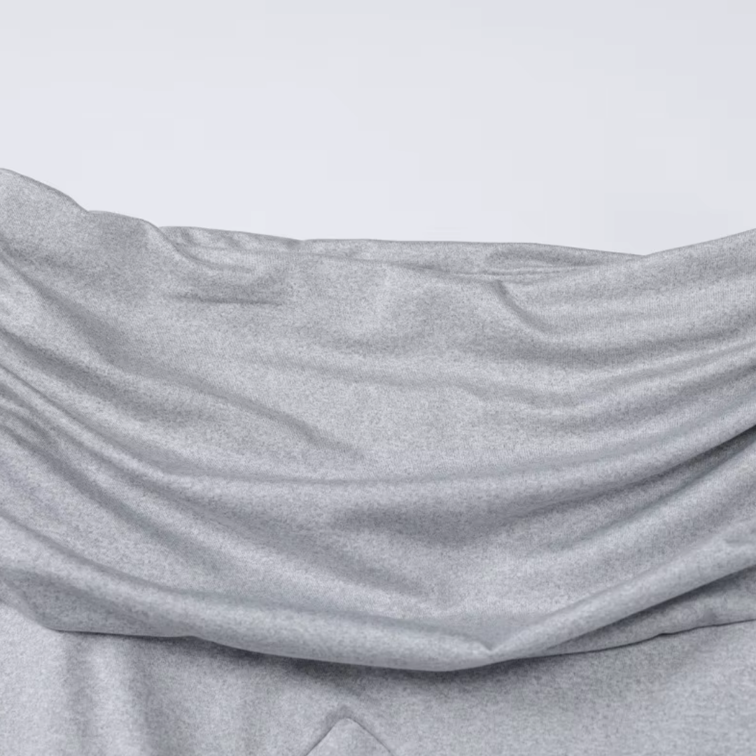 girlzhood Sunny Set in Grau mit weich drapiertem, elastischem Stoff für eine elegante Textur