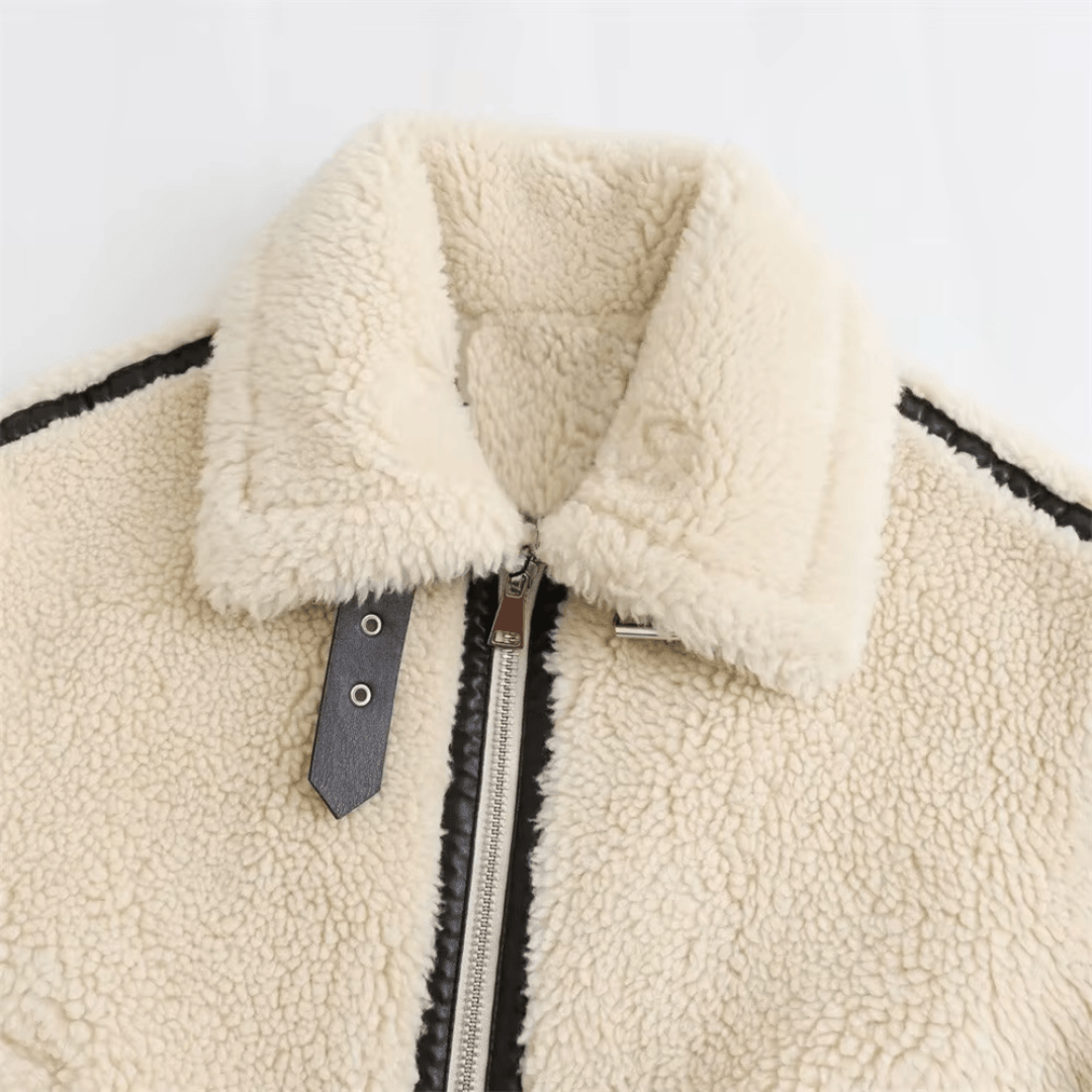 girlzhood Grimelle Teddy-Jacke in Creme mit schwarzem Reißverschluss und Biker-Details im Aviator-Stil