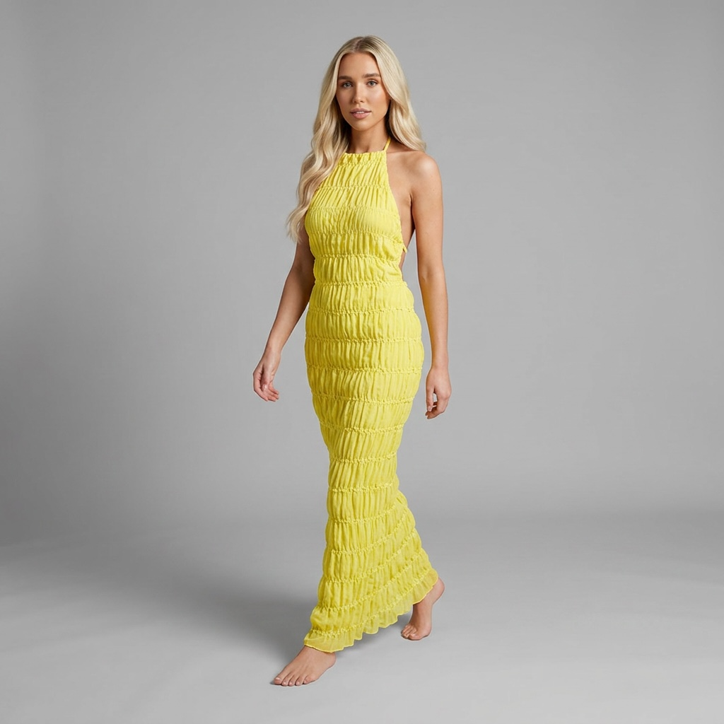 girlzhood Thermara Maxikleid in Gelb mit Halterneck, plissiertem Design und offenem Rücken für sommerliche Anlässe