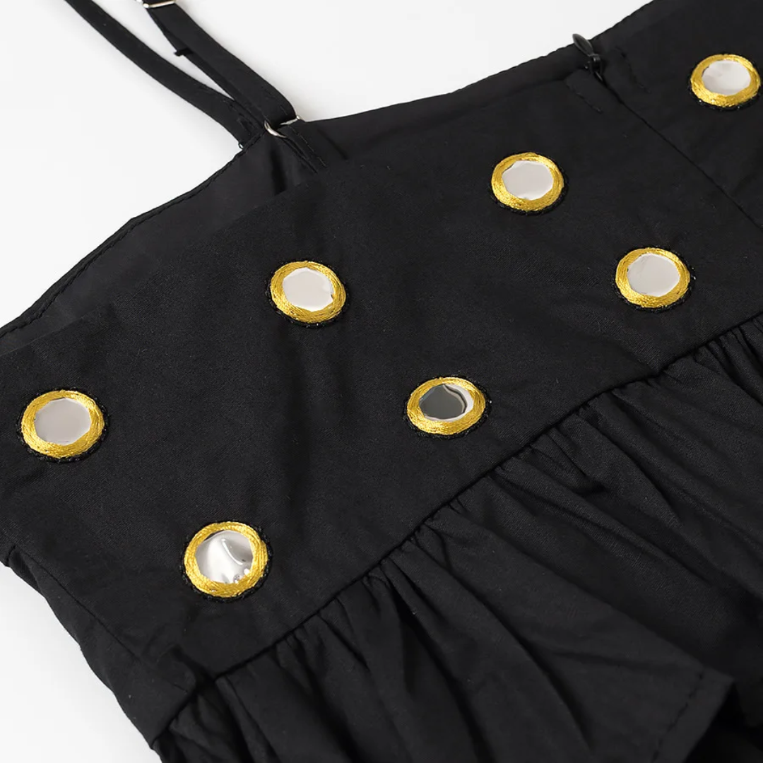 girlzhood Vespera Luxe Set in Schwarz mit goldenen Ösen-Details und Rüschen-Design am Oberteil