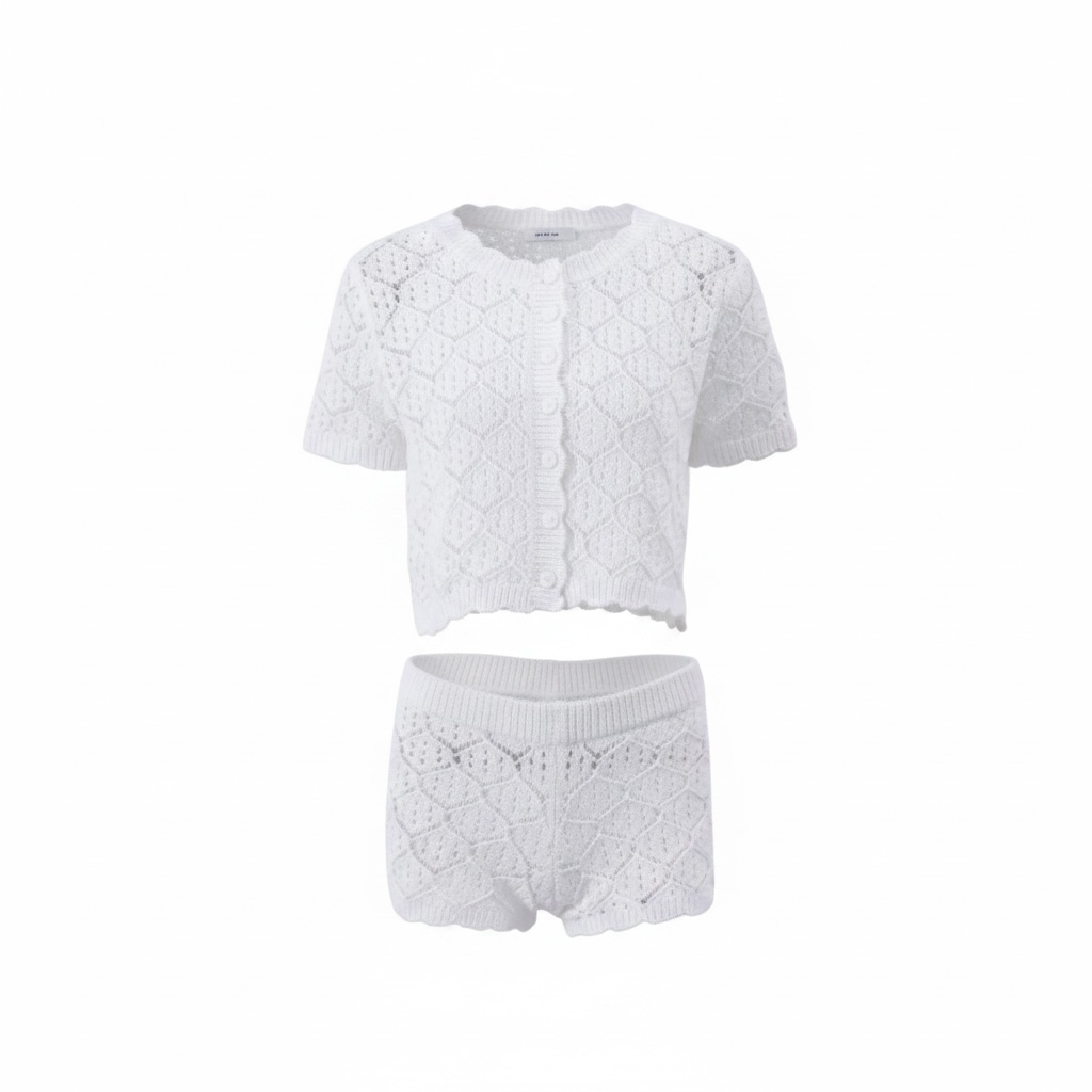 girlzhood Sunblessed Set aus weißem Häkelstoff mit kurzärmeligem Button-Down-Oberteil und passenden Shorts